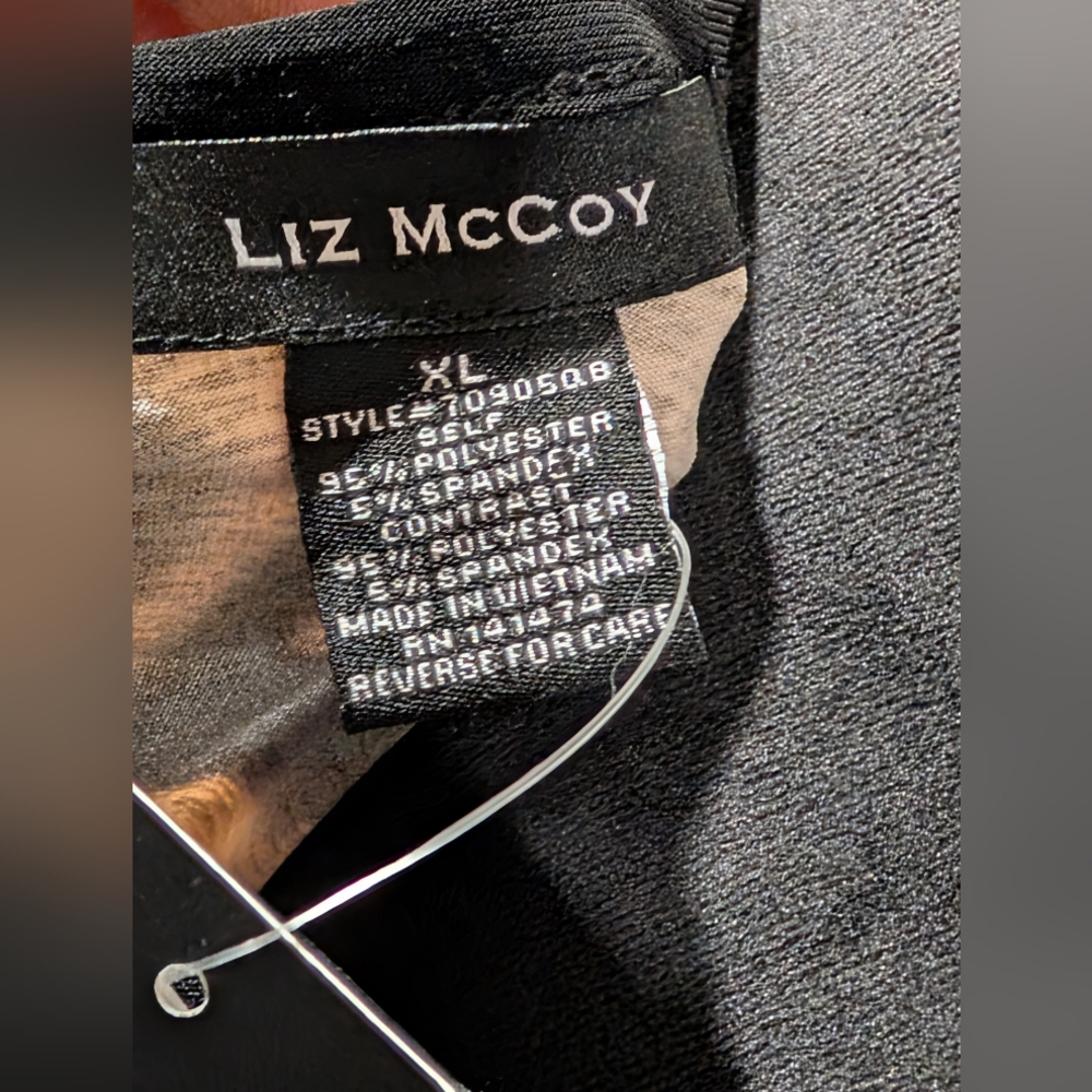 Liz McCoy Black & Animal Print Top (NWT) ☘️ 3 for $33 ☘️ - Picture 6 of 7